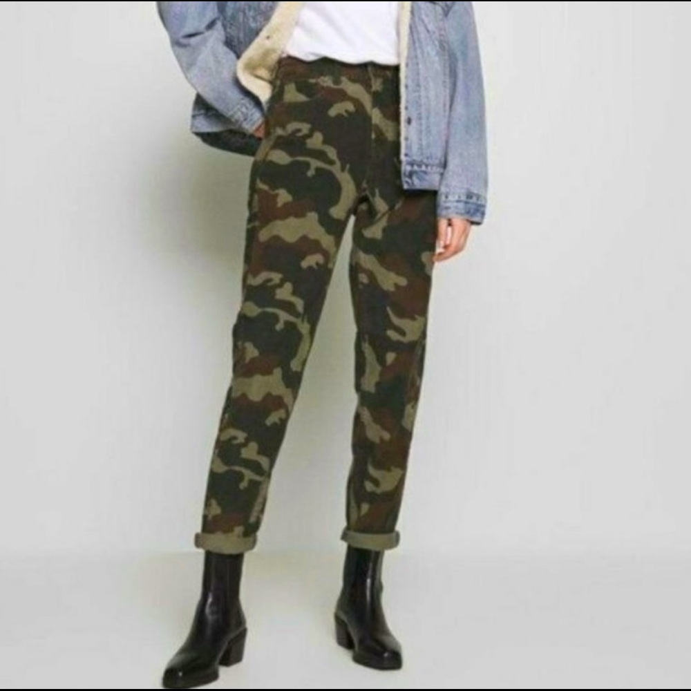 4for $20 American Eagle size 4 camo cord mom jean